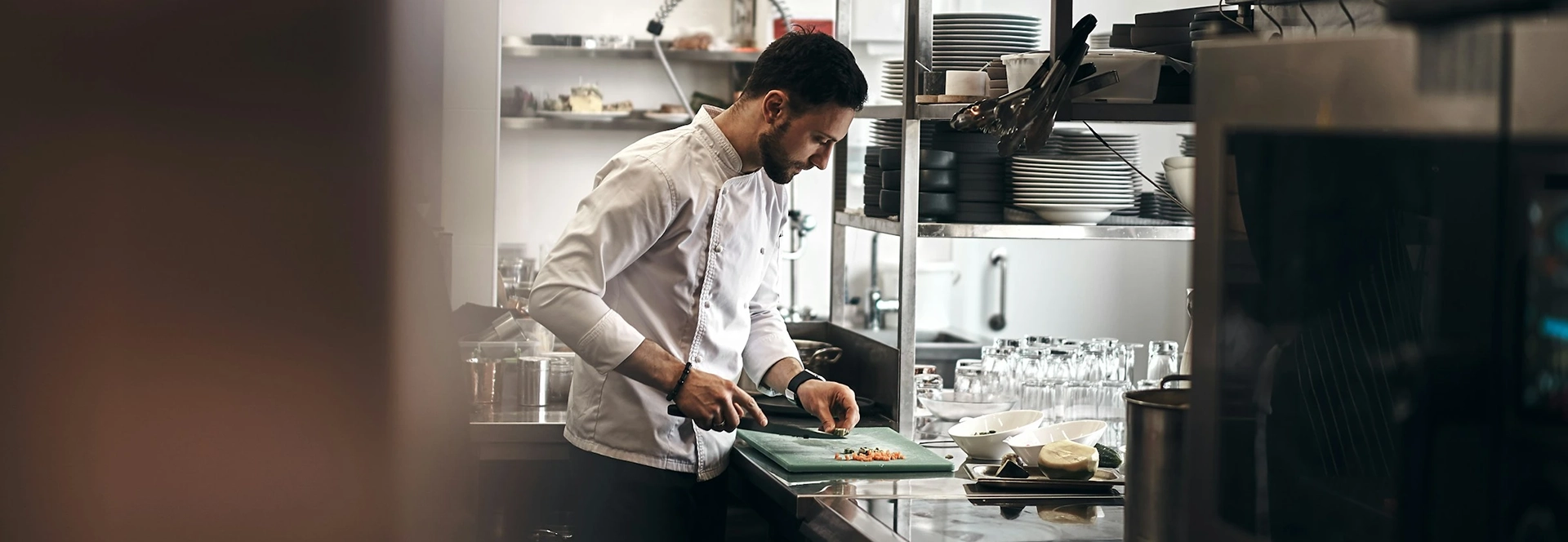 Sala di un ristorante, esempio di attività di ristorazione soggetta all'autocontrollo HACCP