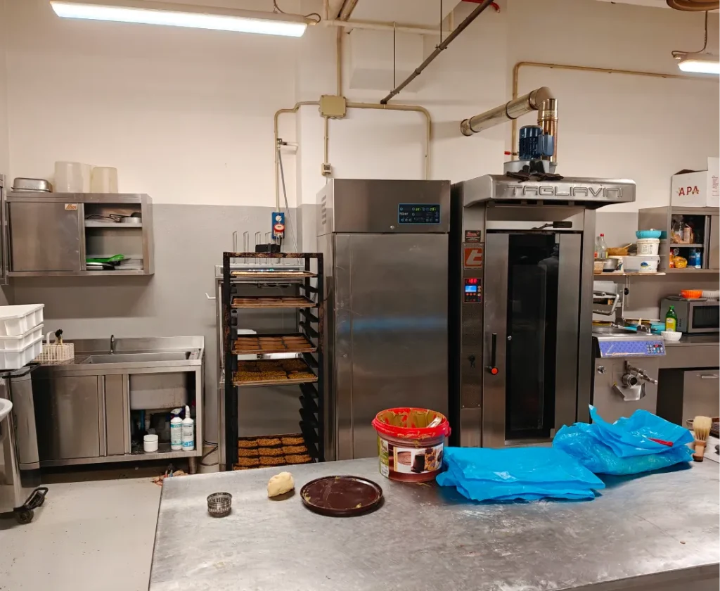 Sopralluogo in cucina per la verifica delle norme di igiene degli alimenti